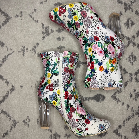 CHASE + CHLOE Clarity Floral Clear Lucite Heel Booties - Picture 4 of 9